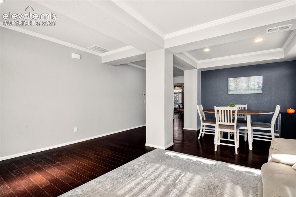 Image 6 of 45: Dining Area