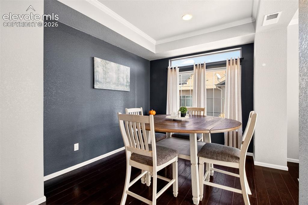 Image 7 of 45: Dining Area