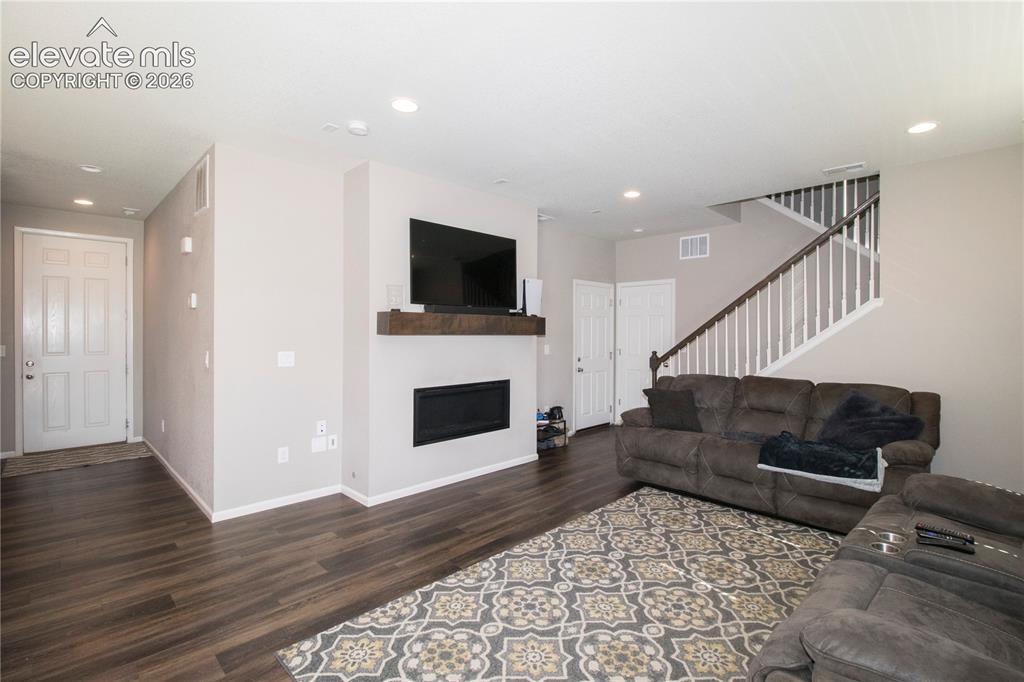 Image 11 of 23: Living Room