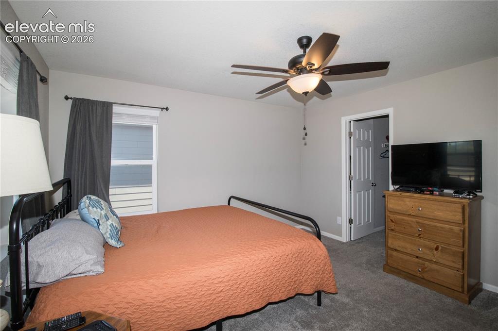 Image 15 of 23: Bedroom