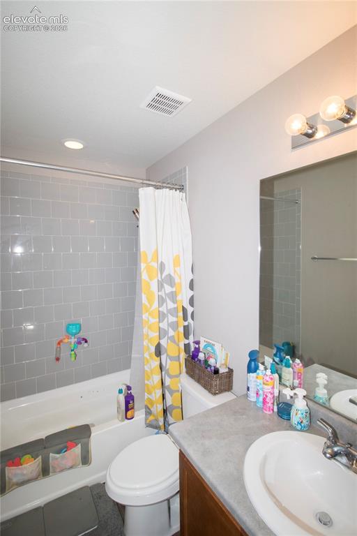 Image 21 of 23: Bathroom