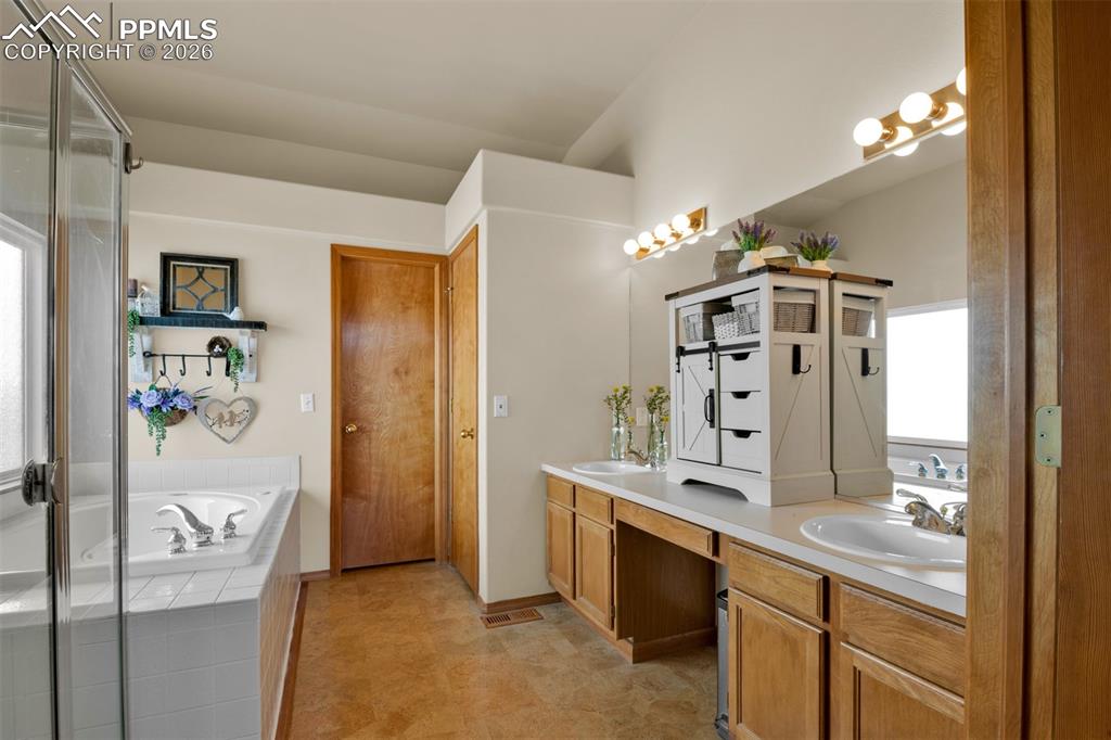 Image 25 of 50: Master Bathroom