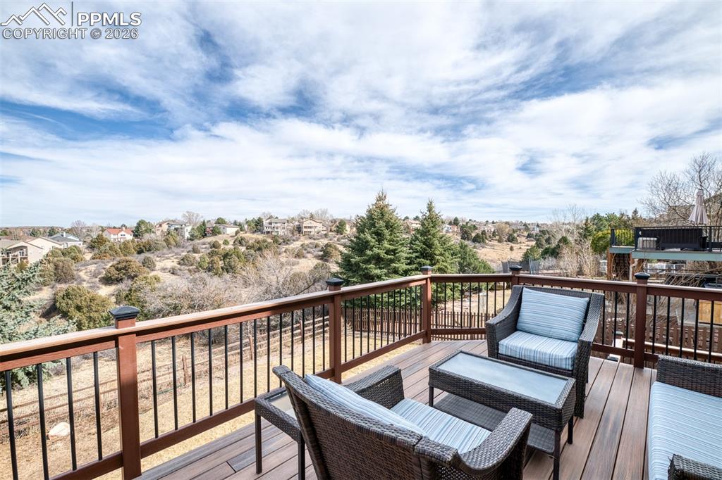 Image 41 of 50: Deck