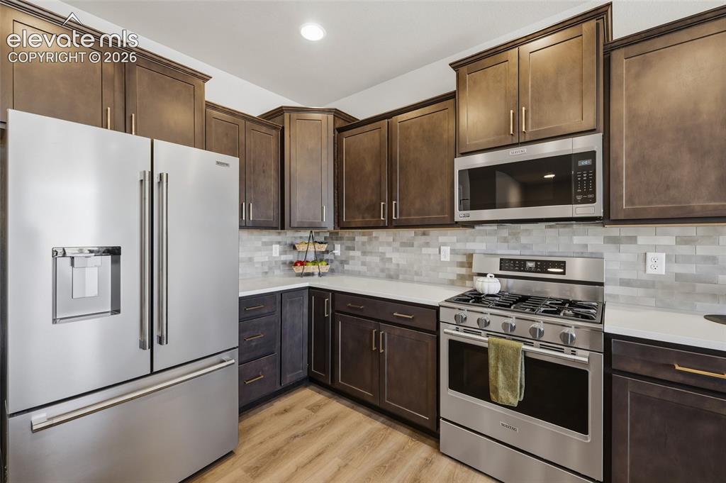 Image 17 of 43: Kitchen