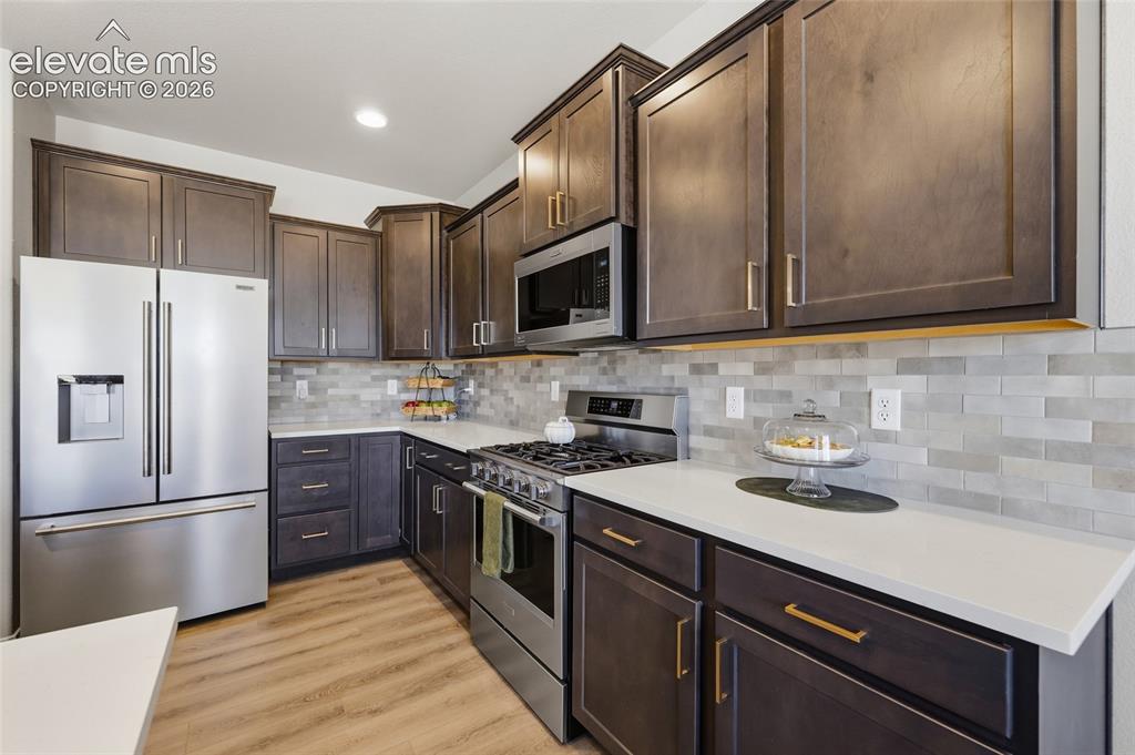 Image 18 of 43: Kitchen