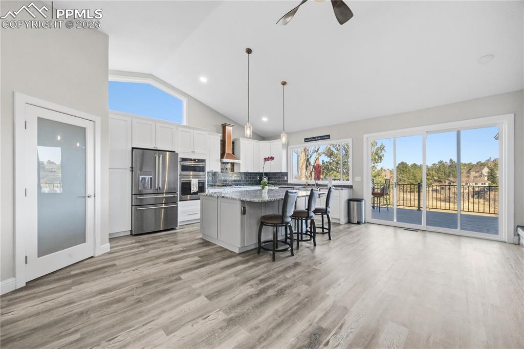 Image 10 of 50: Kitchen