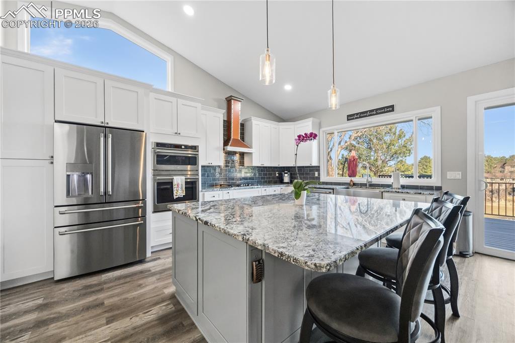 Image 12 of 50: Kitchen