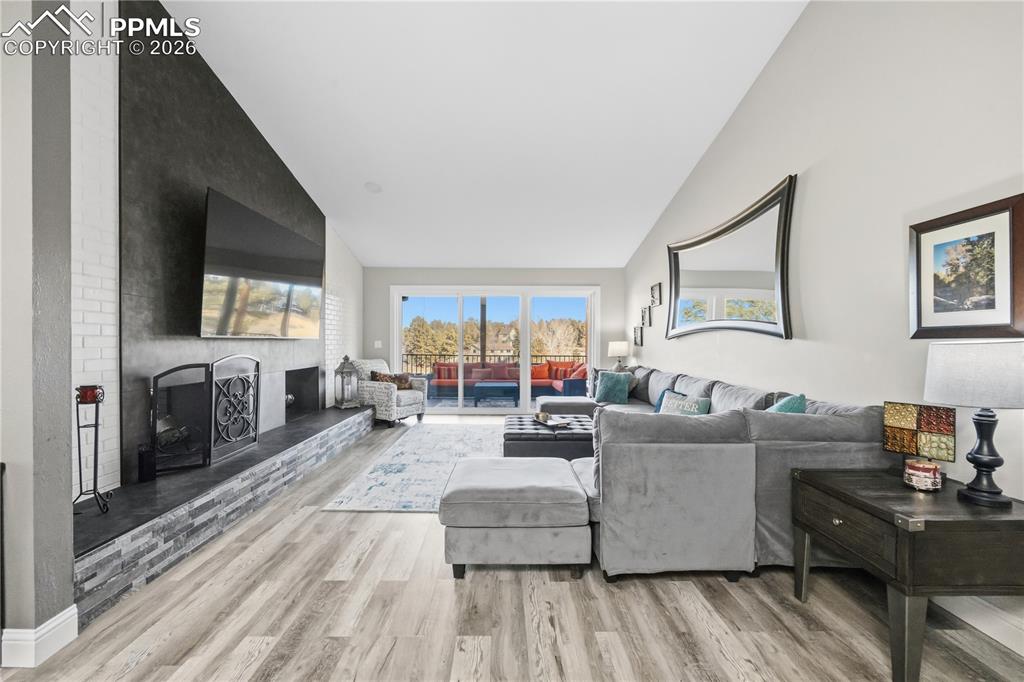 Image 16 of 50: Living Room