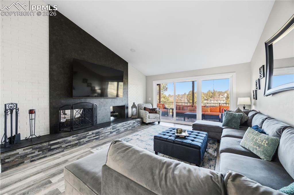 Image 17 of 50: Living Room