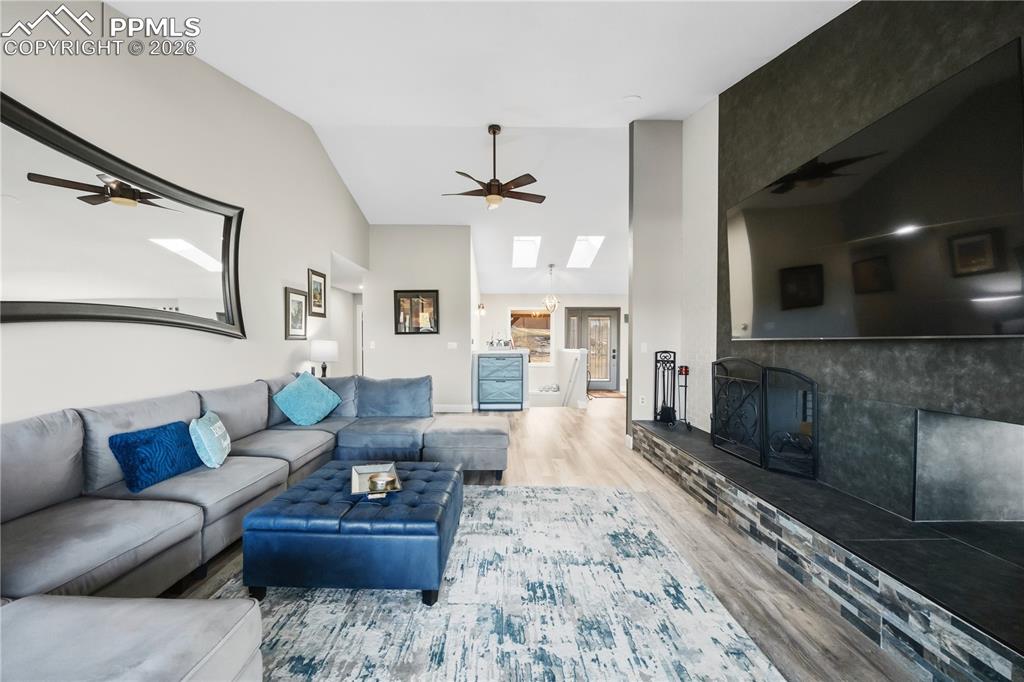 Image 18 of 50: Living Room