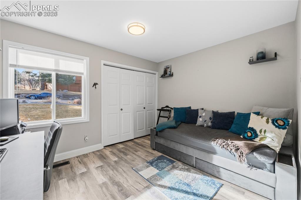 Image 20 of 50: Office