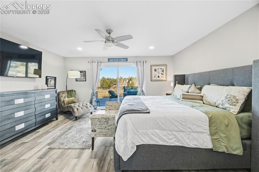 Image 24 of 50: Bedroom