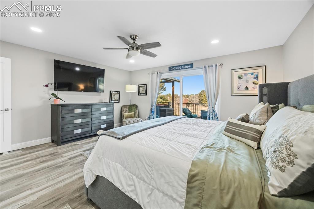 Image 25 of 50: Bedroom