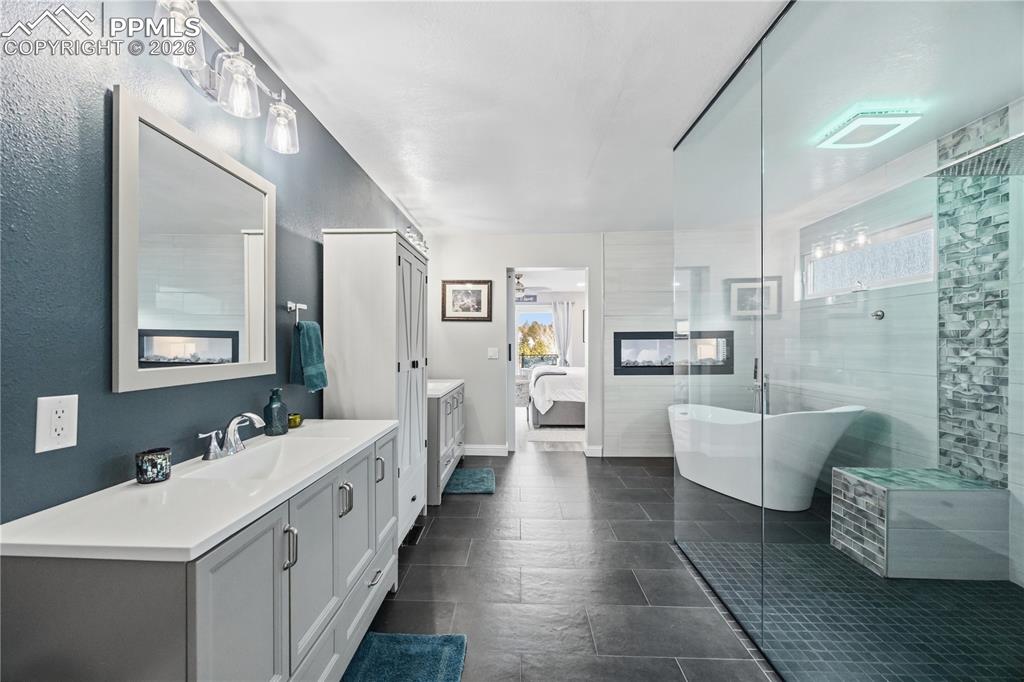 Image 28 of 50: Bathroom