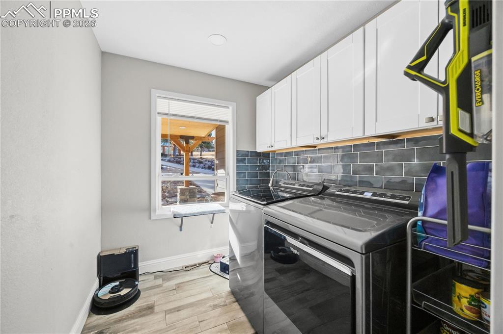 Image 30 of 50: Laundry