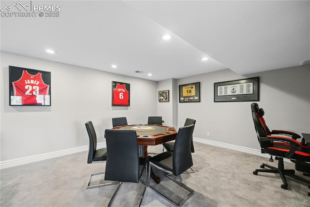 Image 35 of 50: Dining Area