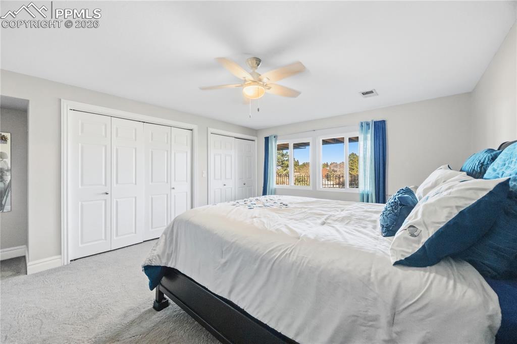 Image 38 of 50: Bedroom