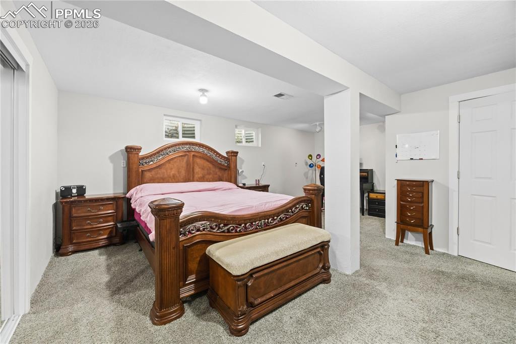 Image 41 of 50: Bedroom