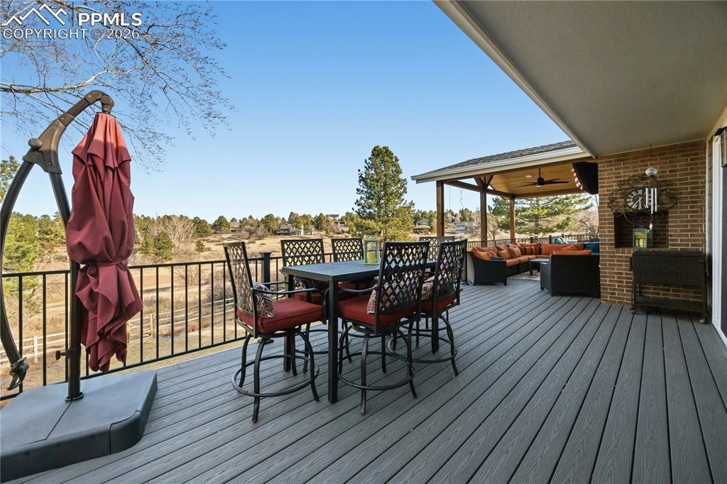 Image 46 of 50: Deck