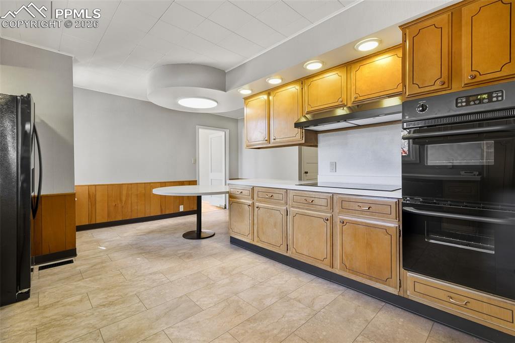 Image 20 of 47: Spacious Kitchen