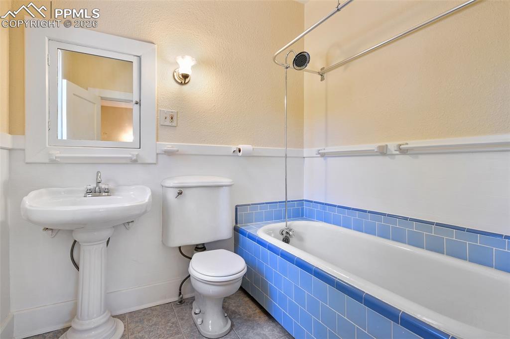 Image 25 of 47: Full Bath - Primary - Main Level