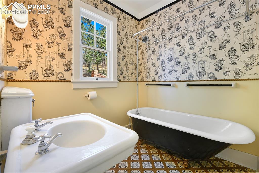 Image 27 of 47: Full Hall Bathroom - Main Level