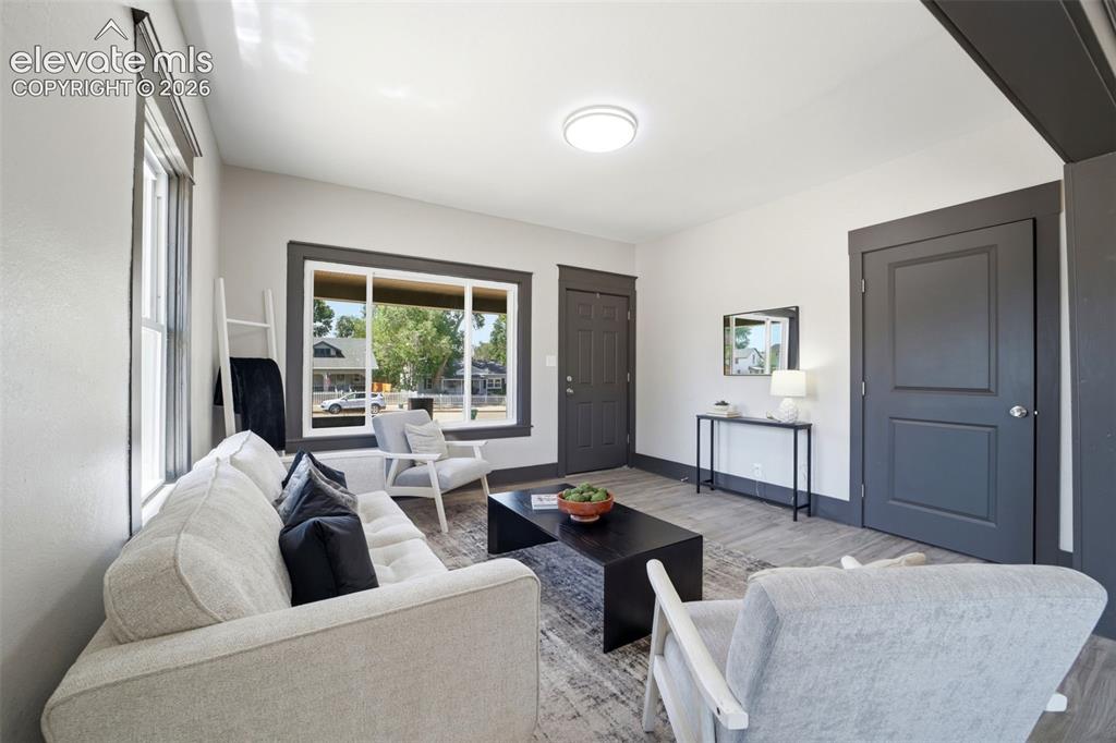 Image 10 of 50: Living Room