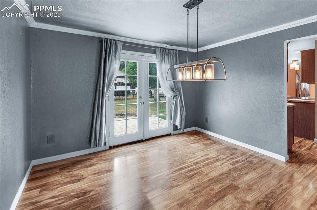 Image 10 of 48: Dining Area