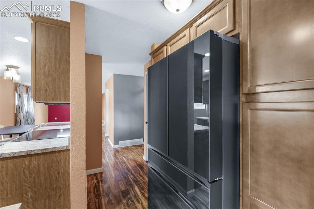 Image 17 of 48: Kitchen
