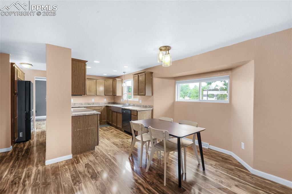 Image 18 of 48: Kitchen