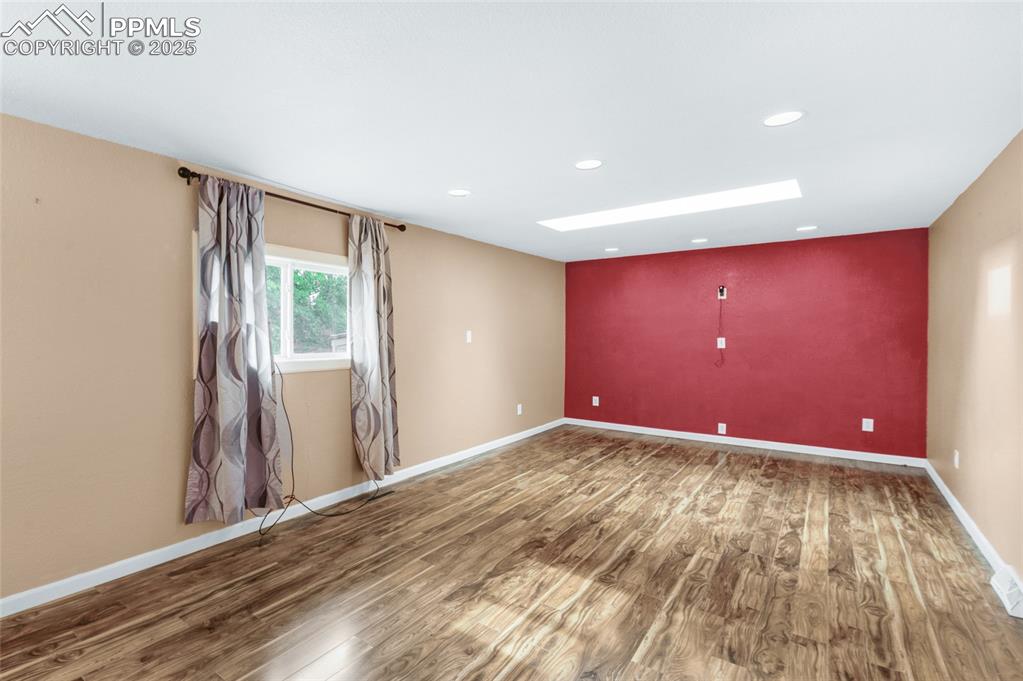 Image 19 of 48: Family Room