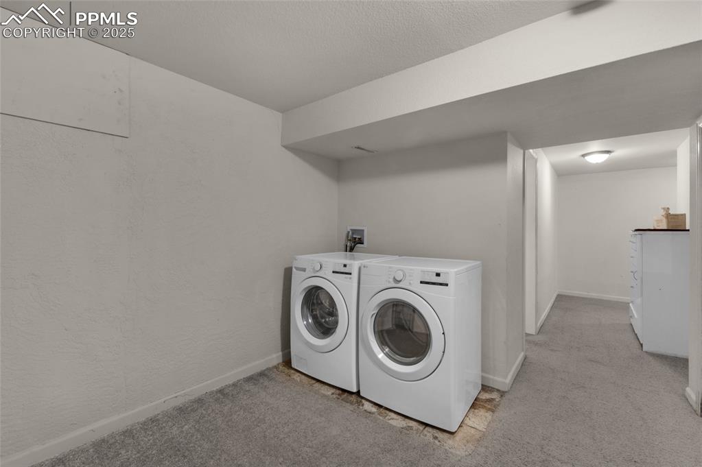 Image 39 of 48: Laundry