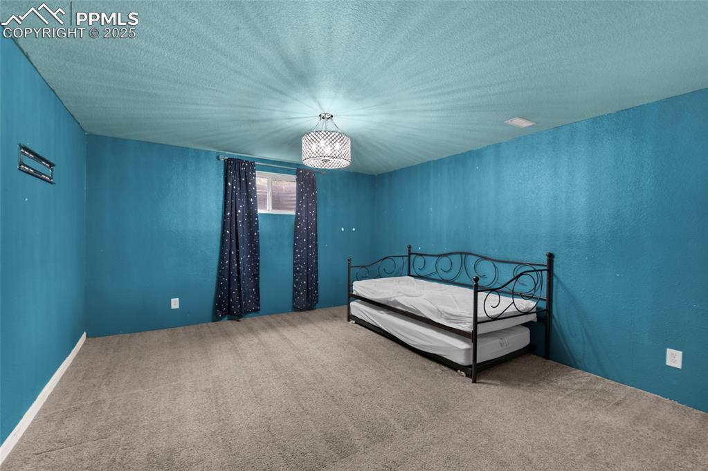 Image 41 of 48: Bedroom