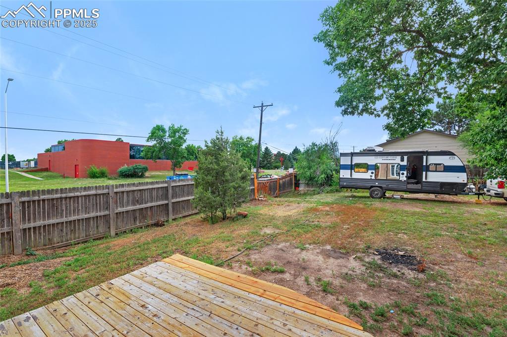 Image 46 of 48: Yard