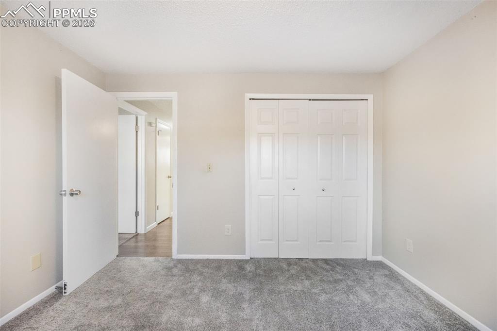 Image 31 of 50: Bedroom