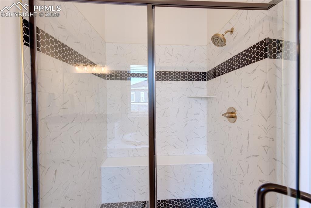 Image 20 of 50: Bathroom