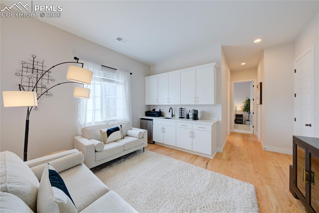 Image 25 of 50: Living Room