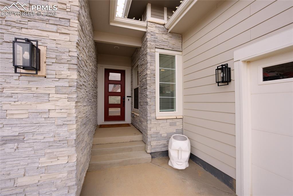 Image 3 of 50: Entry