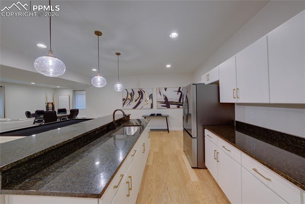 Image 32 of 50: Kitchen