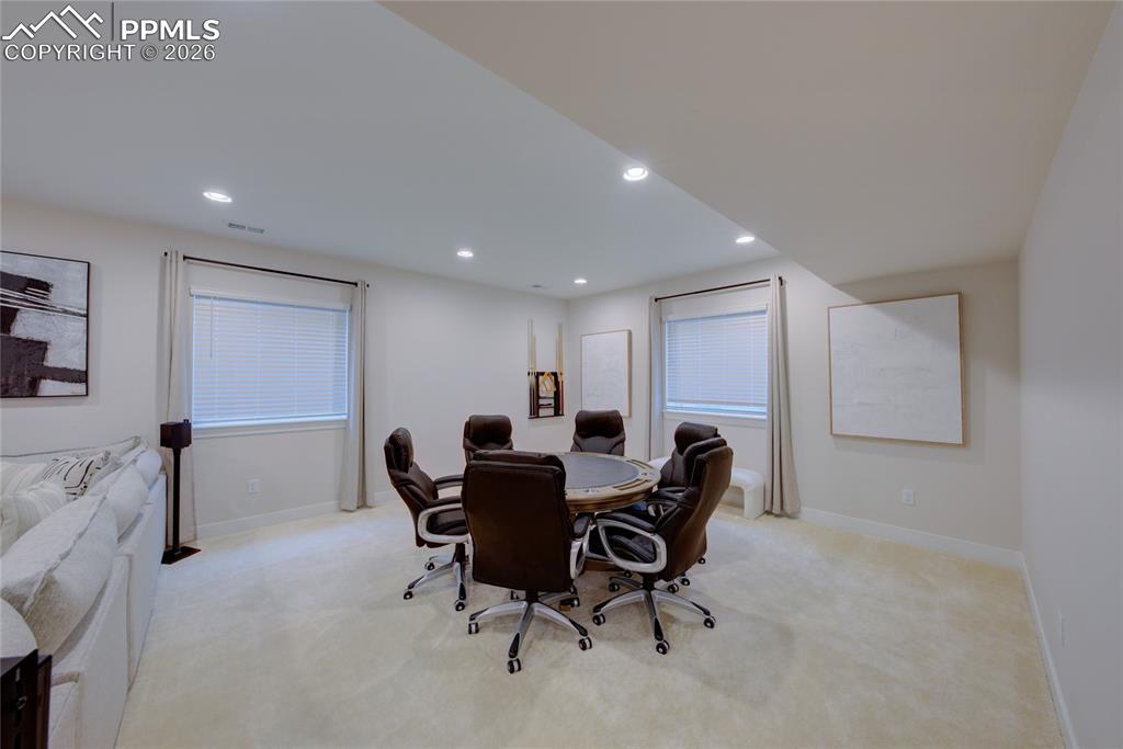 Image 33 of 50: Dining Area