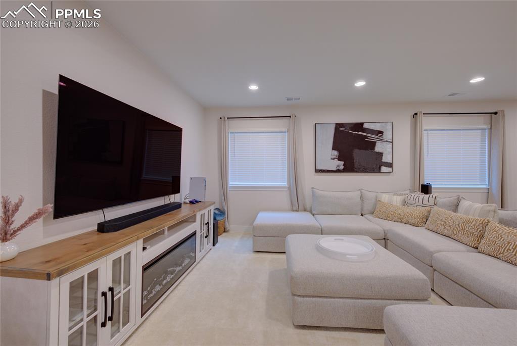 Image 37 of 50: Living Room