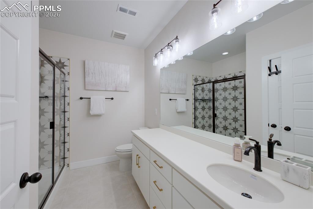 Image 39 of 50: Bathroom