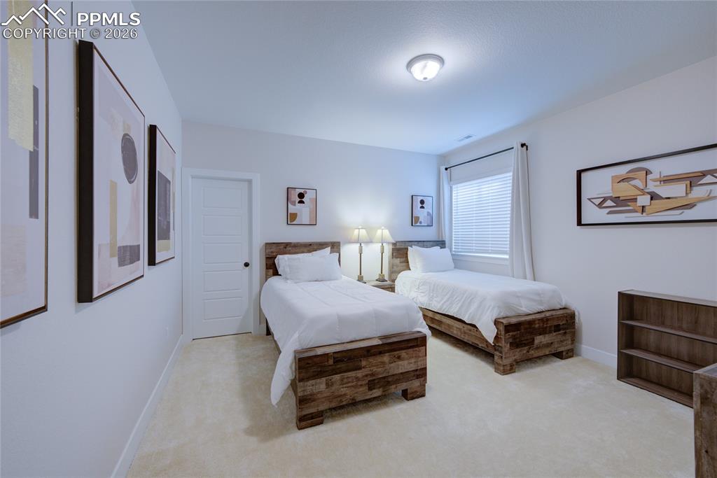 Image 40 of 50: Bedroom