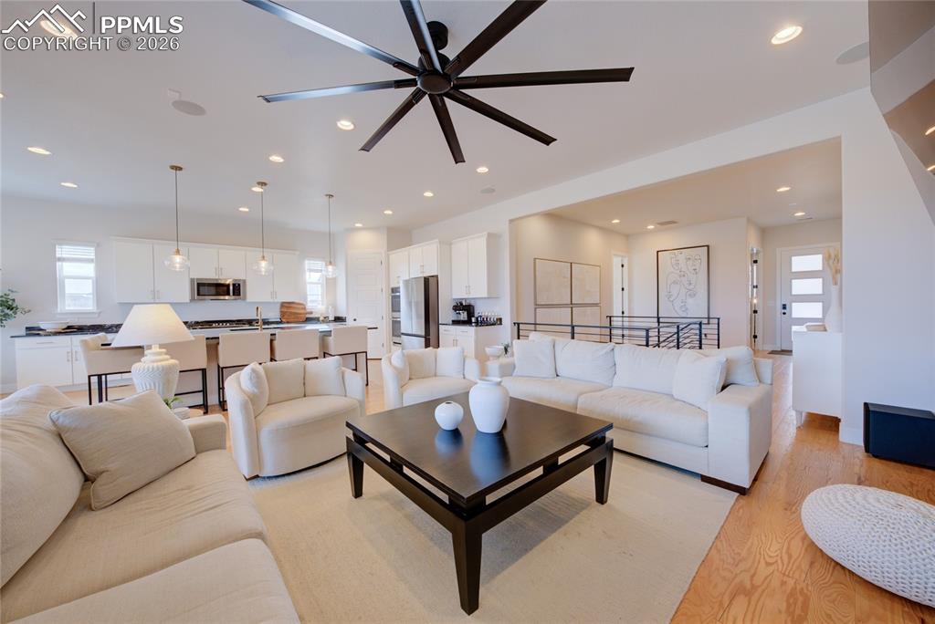 Image 8 of 50: Living Room