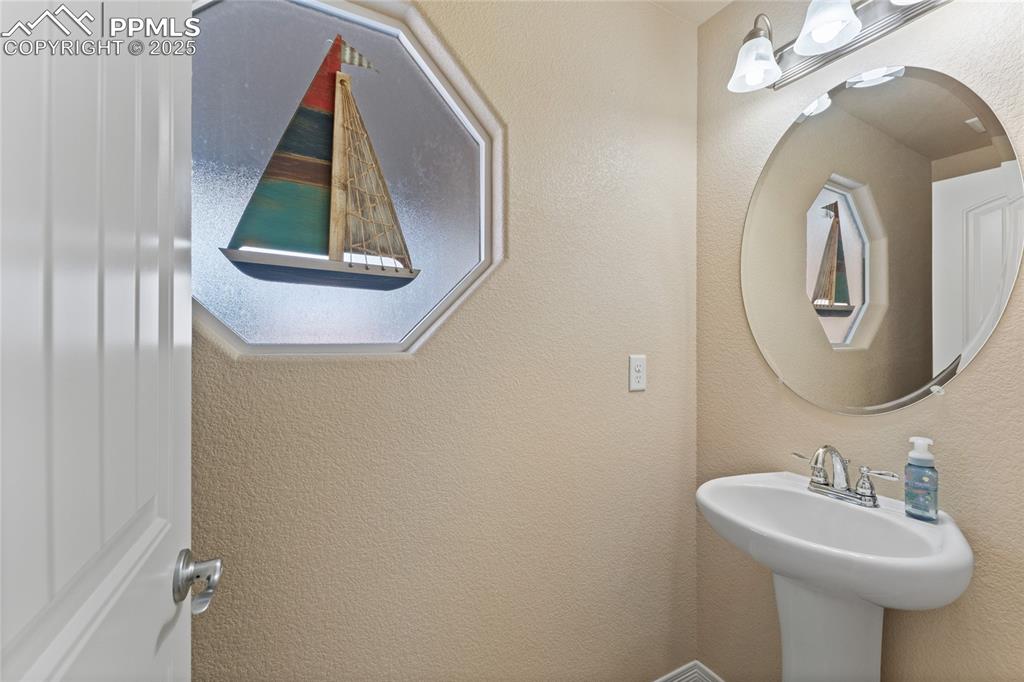Image 15 of 38: Main level guest bath