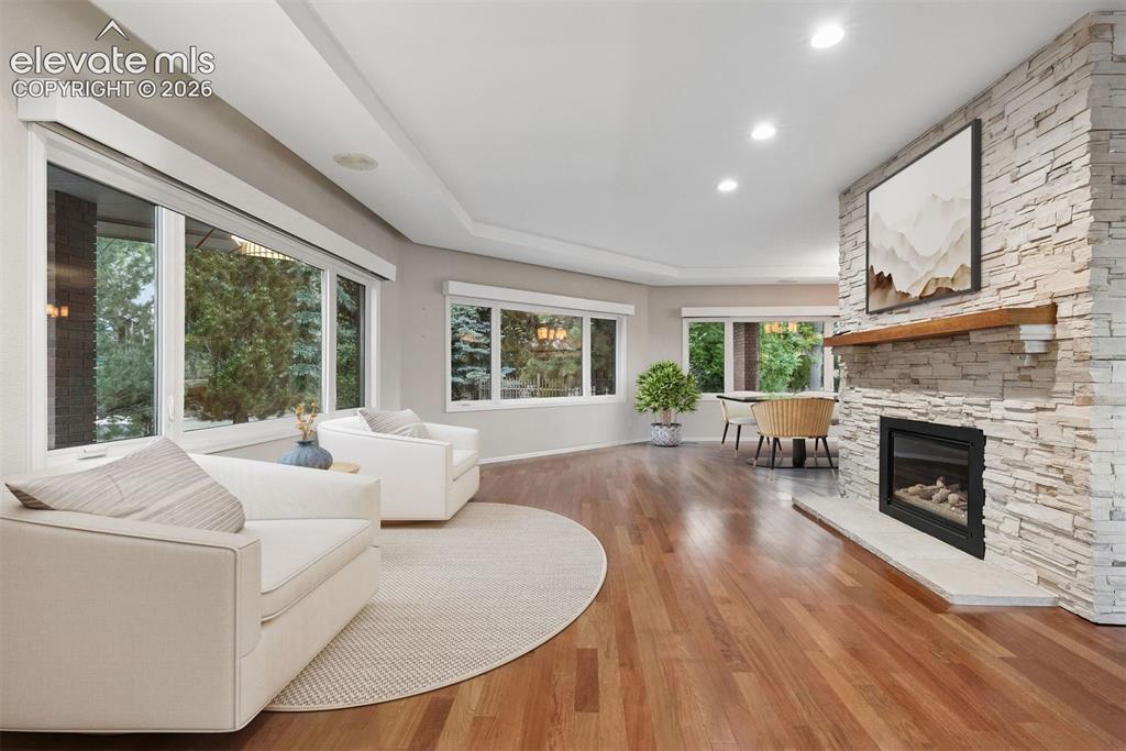 Image 18 of 49: Living Room