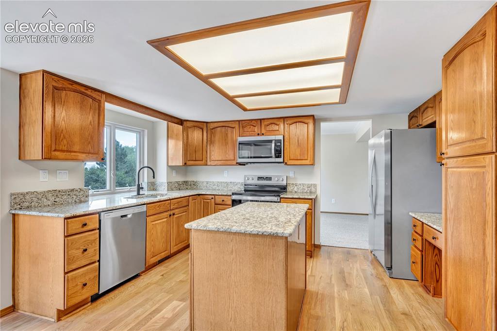 Image 10 of 46: Kitchen