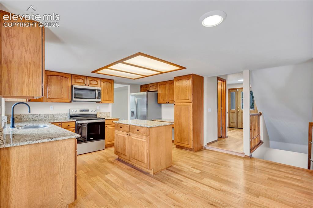Image 11 of 46: Kitchen