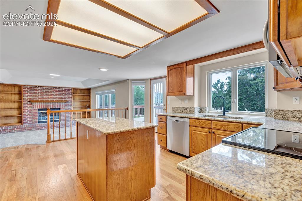 Image 14 of 46: Kitchen
