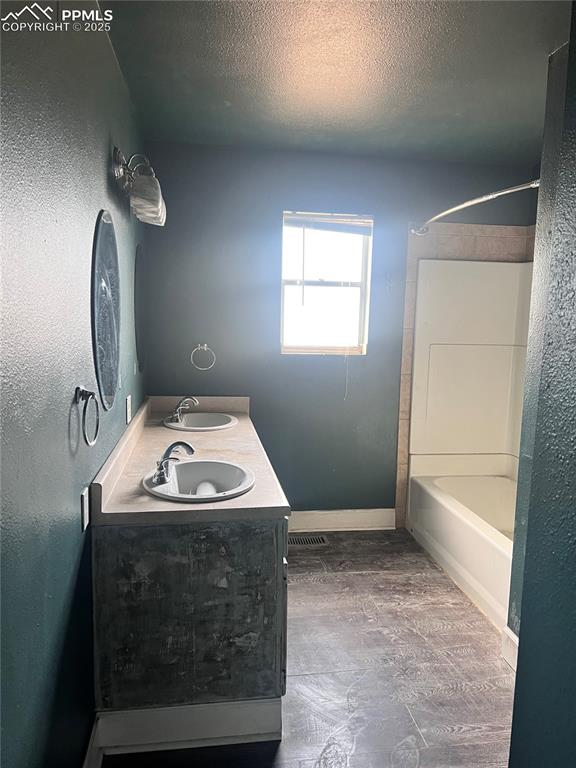 Image 11 of 17: Bedroom 3